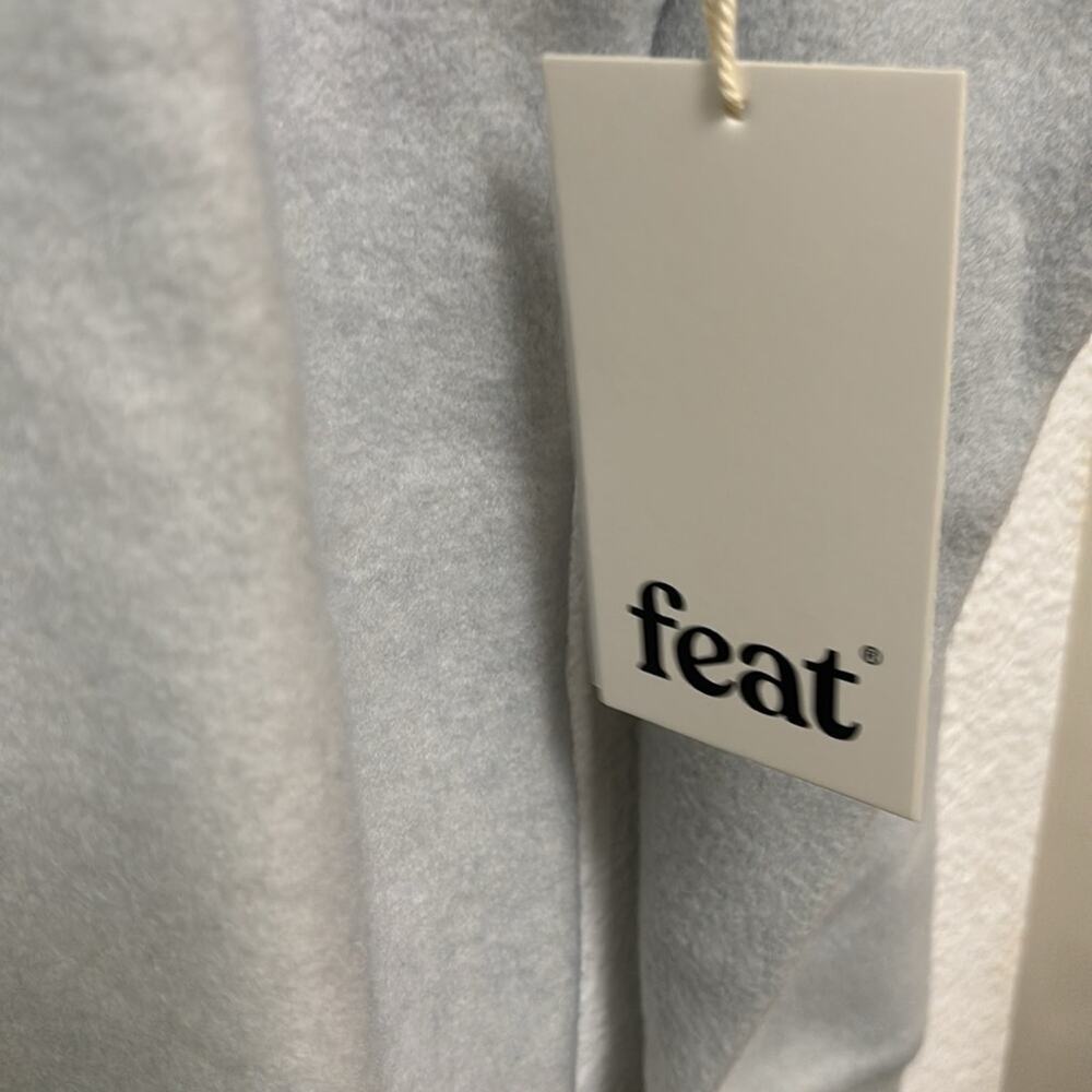 Feat Women’s Crew Neck Sweatshirt Light Gray Small New - Picture 5 of 7